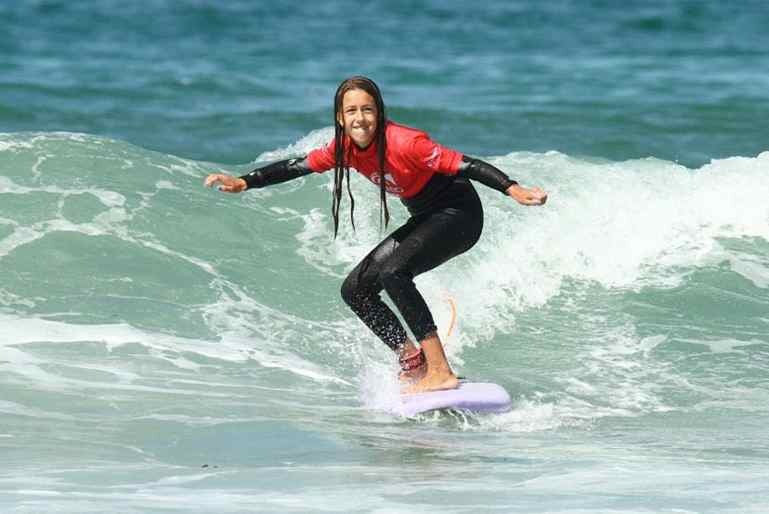 clases de surf nivel intermedió con "Prado". reserva online