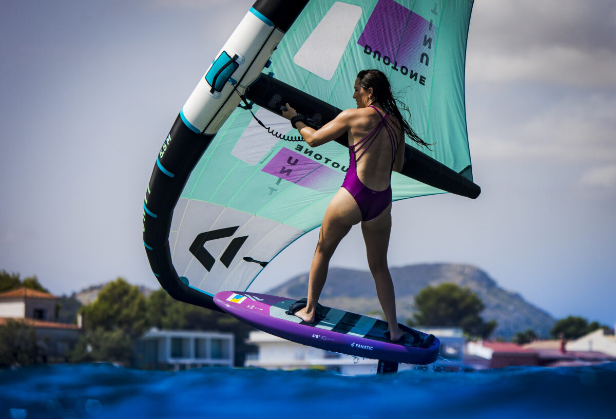 Carlota Jáuregui windsurf