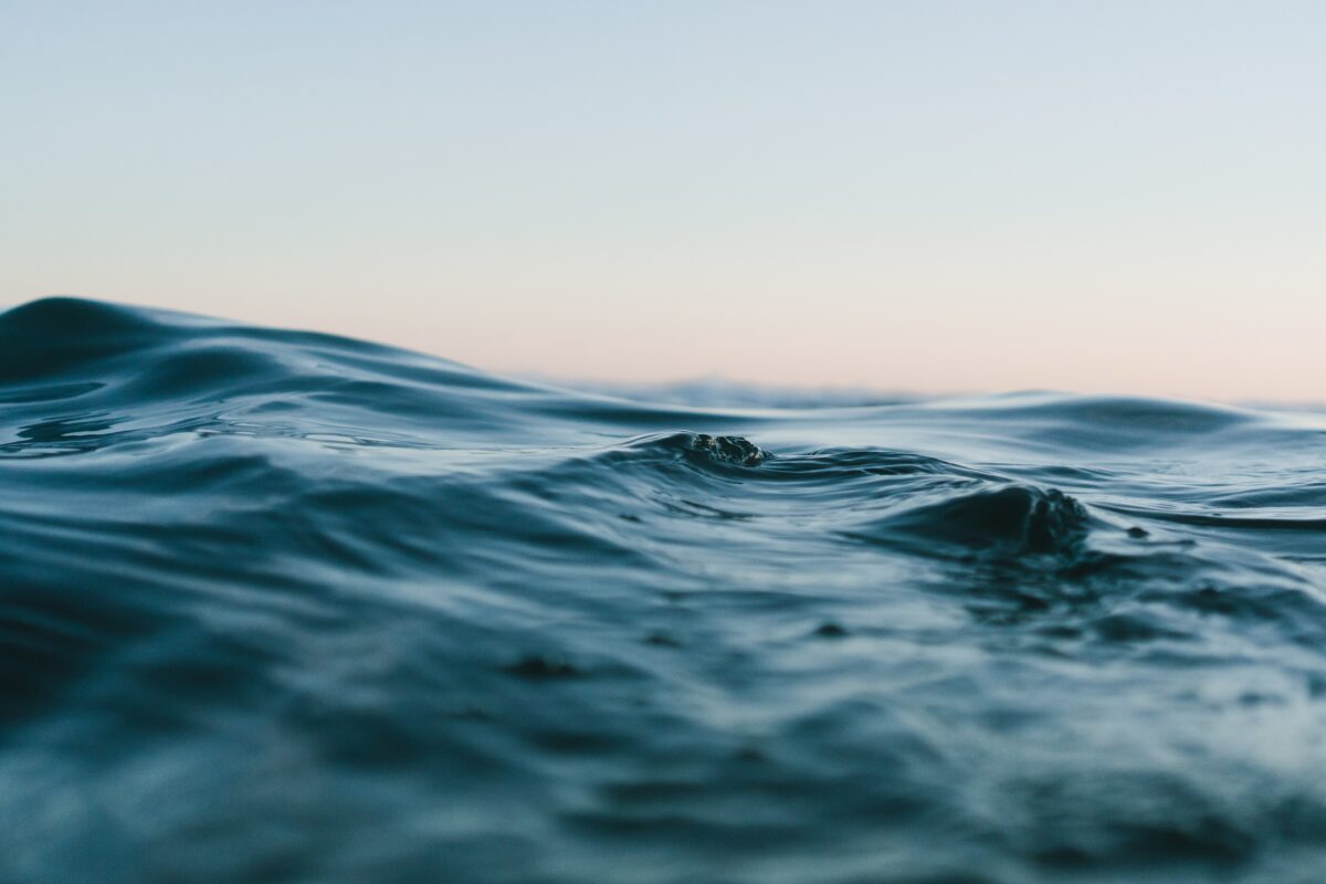 pequeña ola de mar