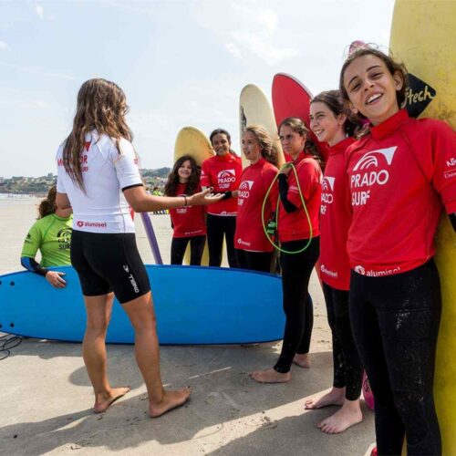 surf Coruña: clases de iniciación para niños con "Prado". reserva online