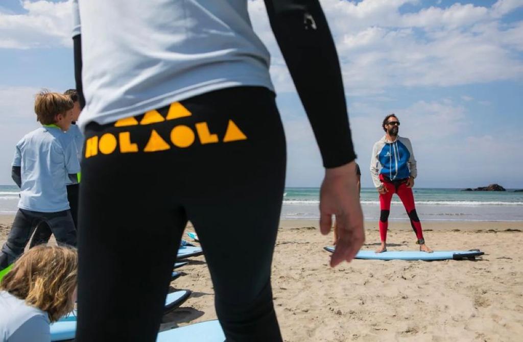 Clases de surf en Penarronda, Asturias con “Hola Ola”🏄‍♀️🏝️