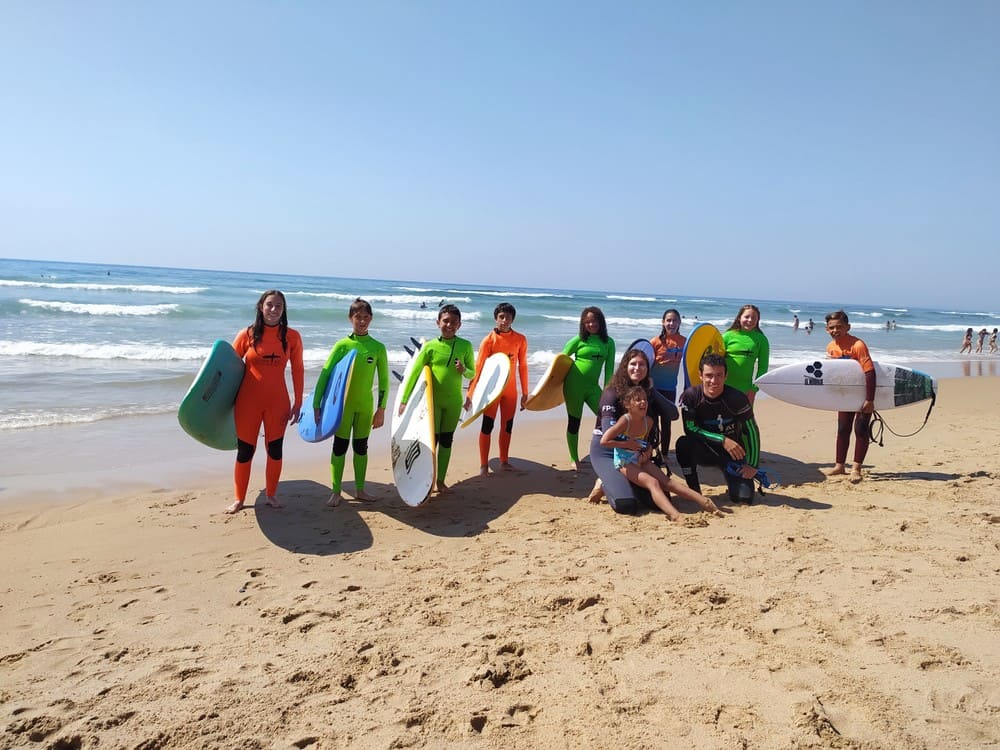 Surfcamp para Jóvenes en Praia Grande, Lisboa con “Surf At” 🏄