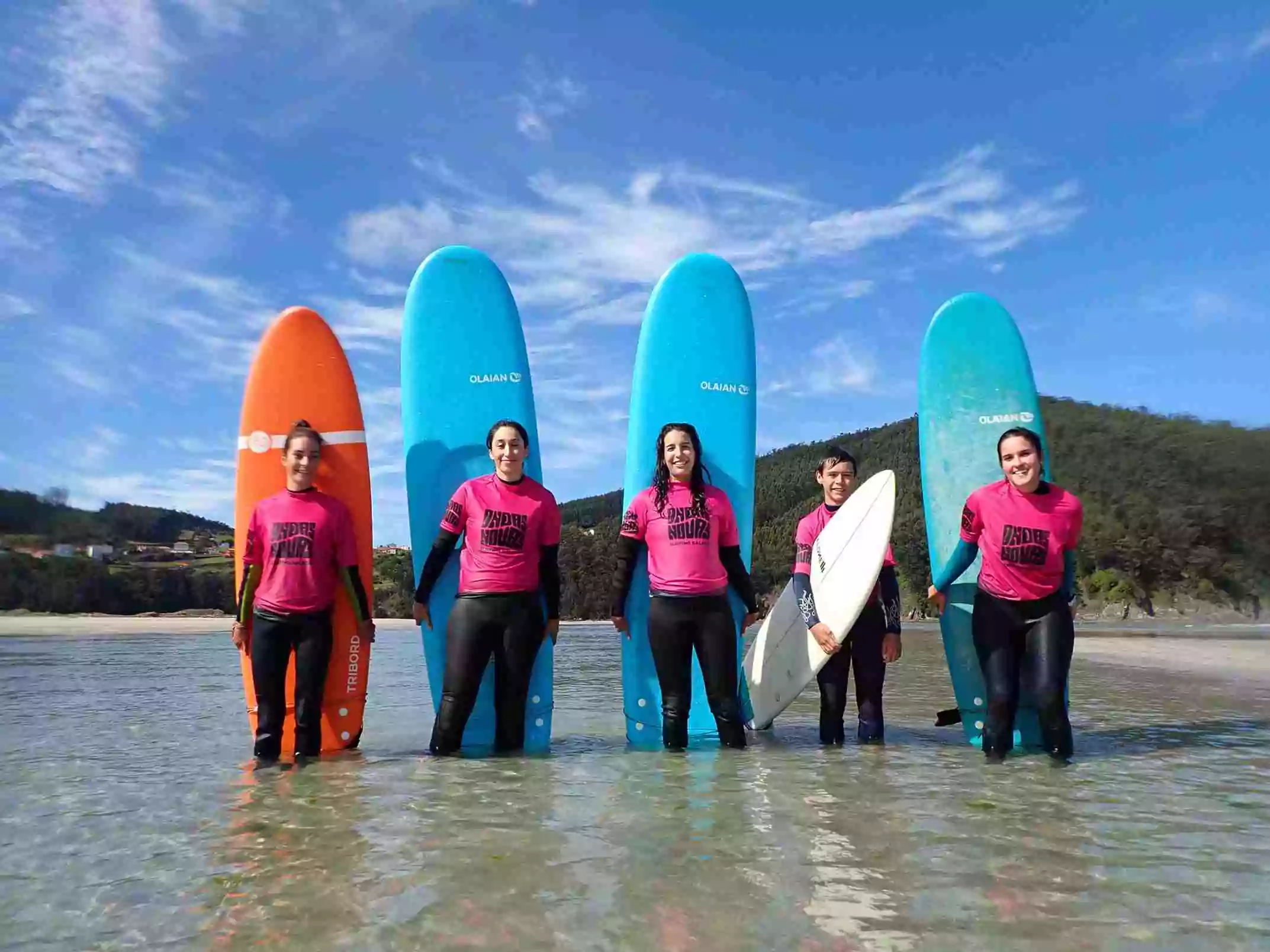 Clase de surf para principiantes en Pantín con “Ondas Novas”