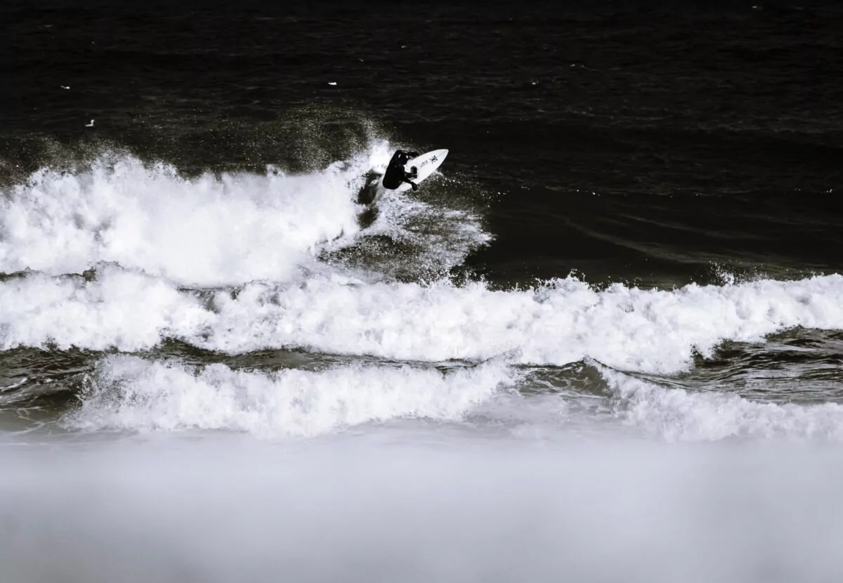 Perfecciona tus maniobras de surf en las playas de Pontevedra