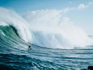 olas grandes y peligrosas