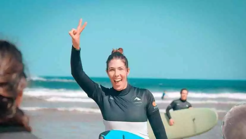 Surf en Somo: Clases para adultos con “La Wave” 🏄‍♂️🏄‍♀️