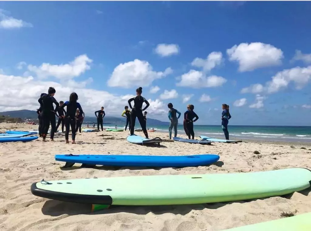 Alquiler de tabla de surf en Barreiros con “Hola Ola”